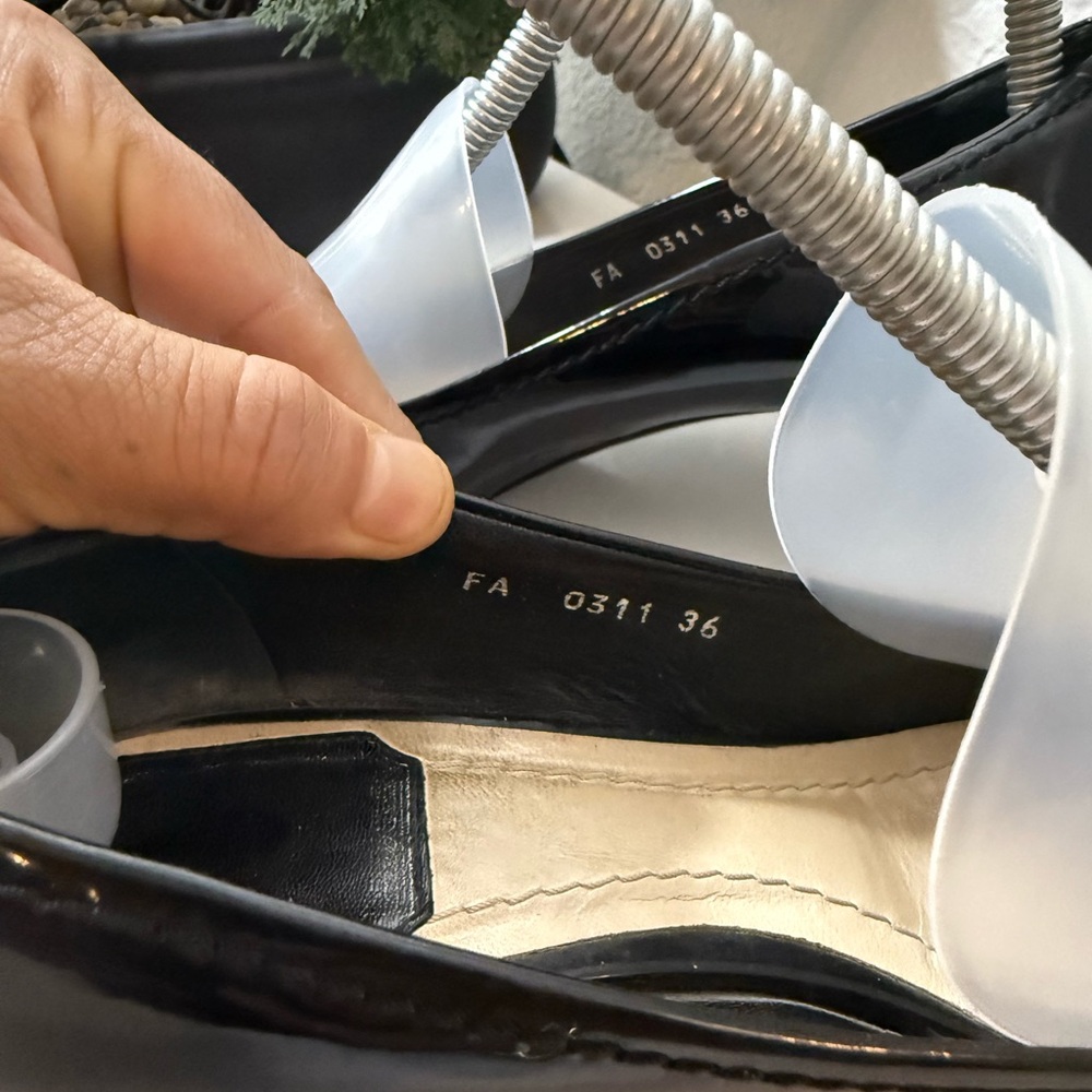 Dior Women's Black Loafers with Buckle - Picture 4 of 10